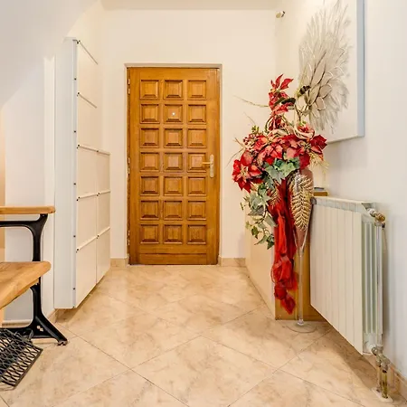 Fuer 5 Personen Ca 110 M Sup2 In Split, Dalmatien Gespanschaft Dalmatien Apartment Split
