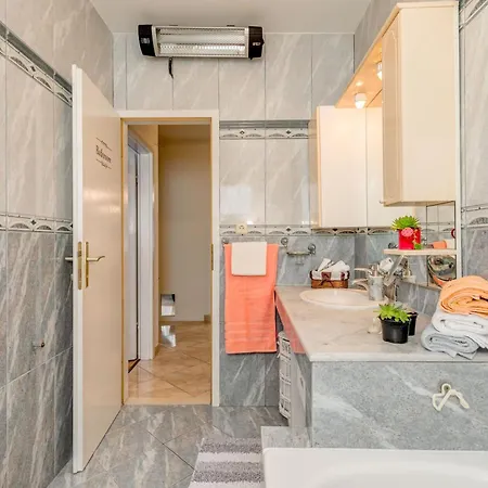 Apartament Fuer 5 Personen Ca 110 M Sup2 In Split, Dalmatien Gespanschaft Dalmatien Split